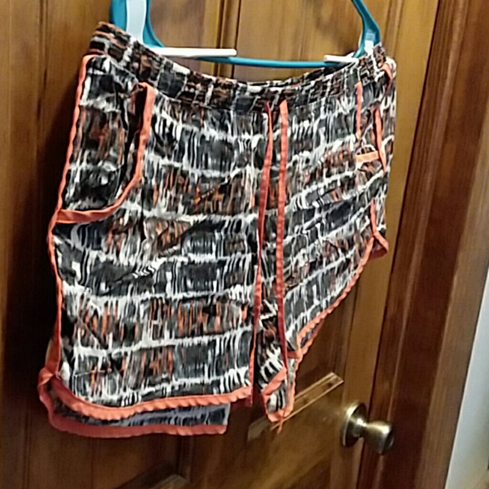 Shorts - Picture 2 of 4